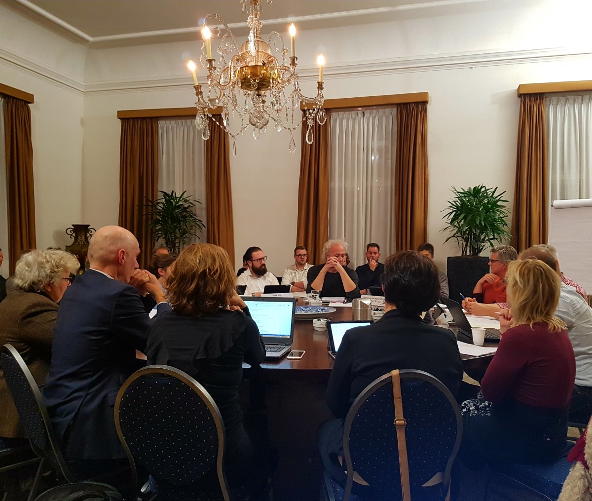 Mezz directeur Van Iersel in gesprek met de gemeenteraad