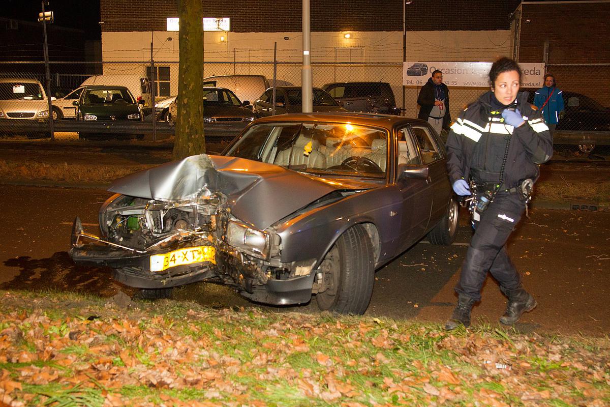 De bestuurder van deze auto werd niet aangetroffen.