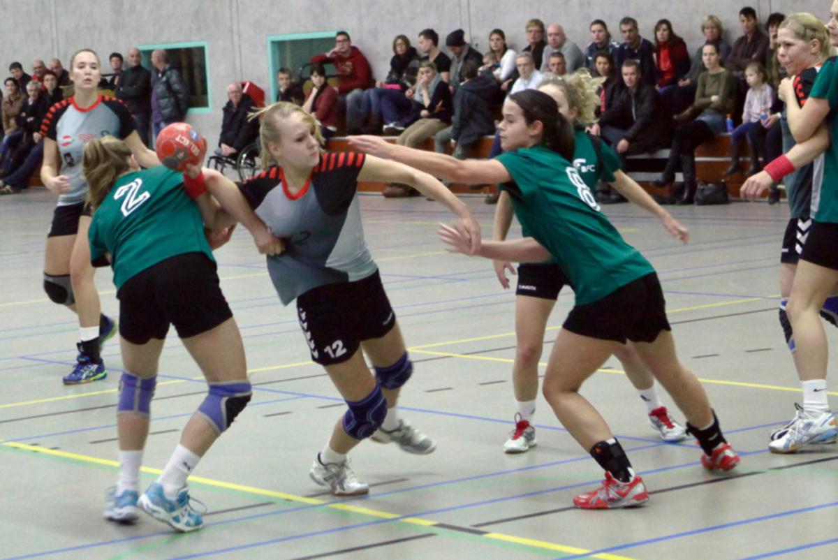 Lisa Pas van HV United in actie. foto HV United