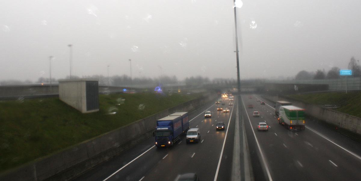Arrestatie van een autodief op de afslag Breda-Noord A16. foto Serge Mouthaan