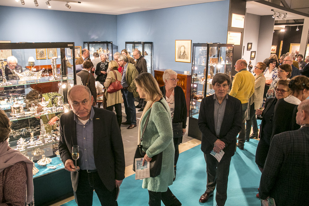 De eerste dag voor genodigden van Art Breda 2016. De kunst- en antiekbeurs staat van 10 tm 17 april op het Chasséveld.