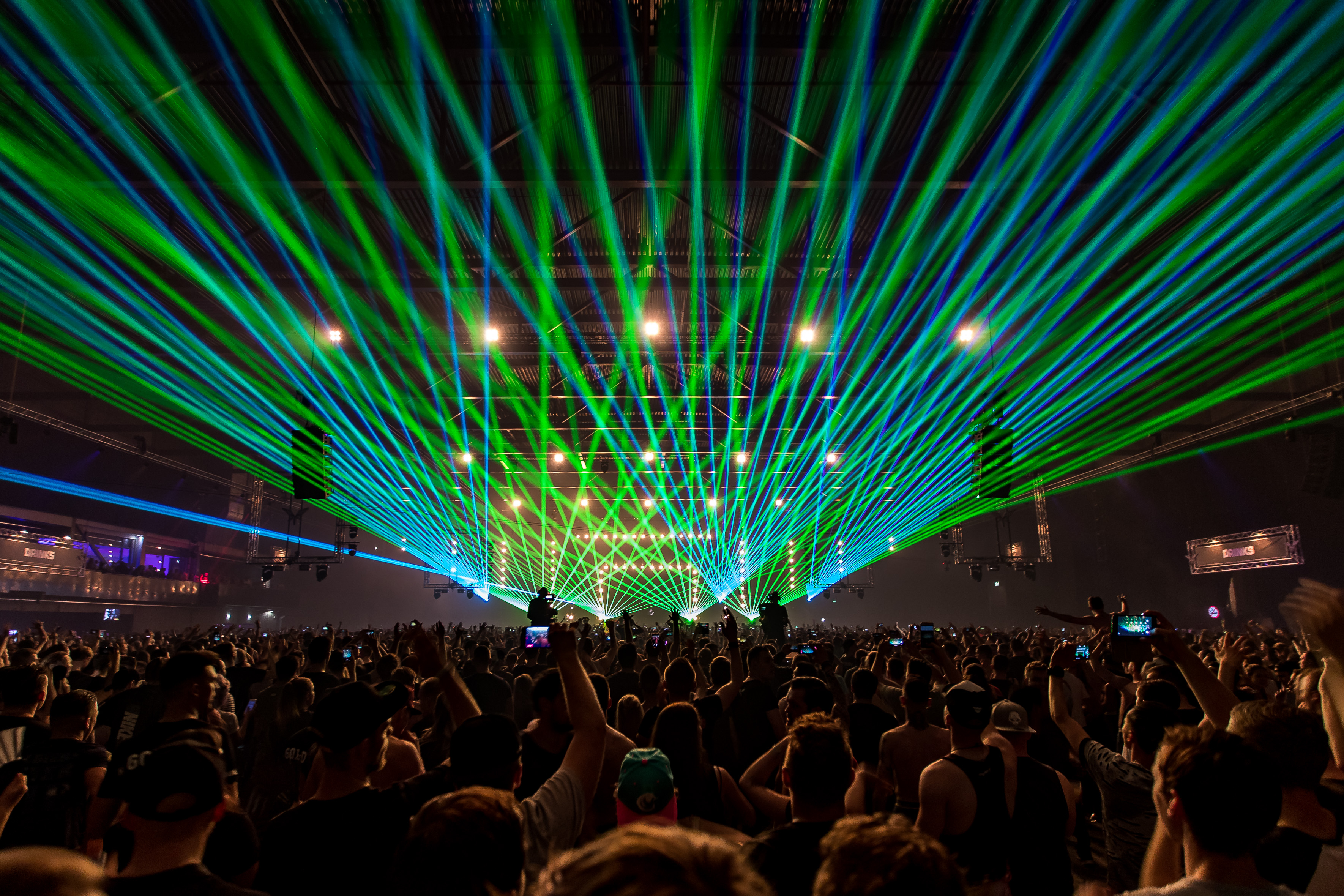 Twaalfduizend liefhebbers gingen van zaterdag 4 op zondag 5 november uit hun dak in Breepark bij een optreden van Radical Redemption.