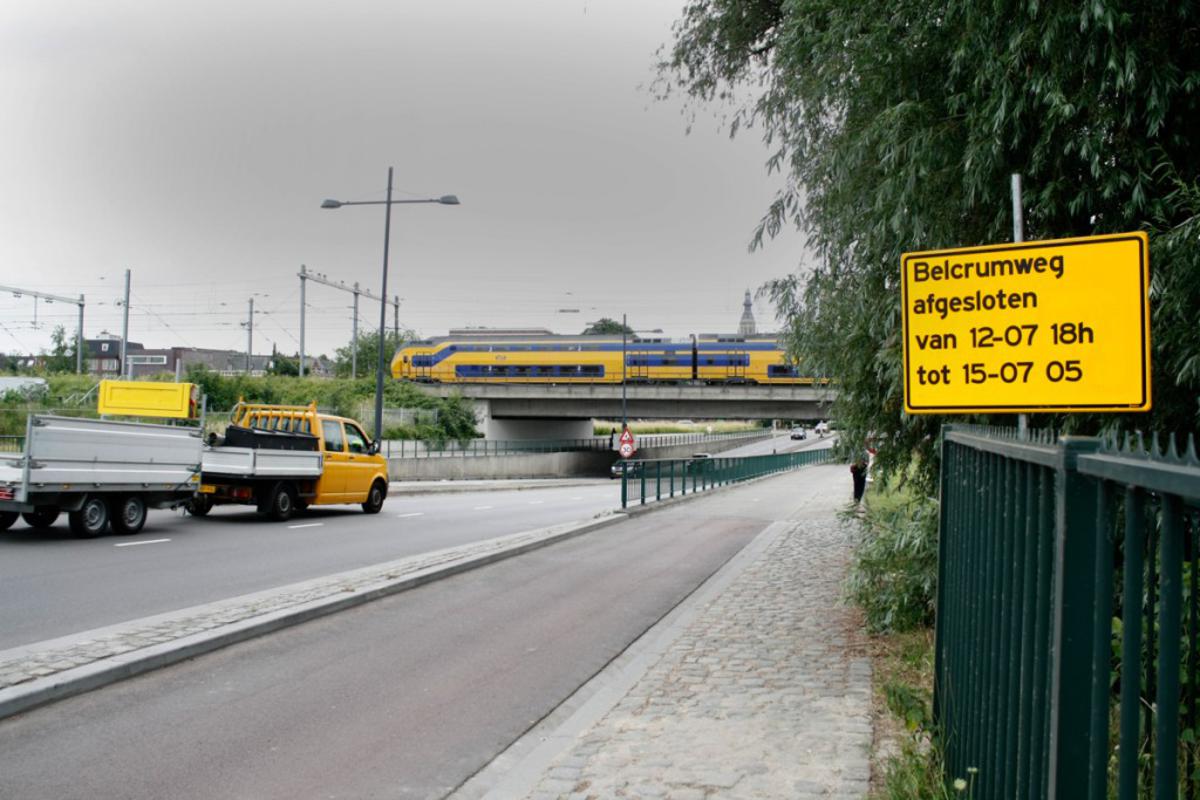 De Belcrumweg is dicht van 12 juli 2013 tm 15 julu 2013 vanwege het werk aan de Trambrug. foto Wijnand Nijs