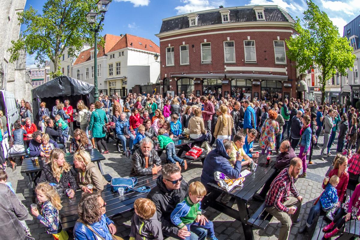 Het Bevrijdingsfestival op het Kerkplein in Breda.