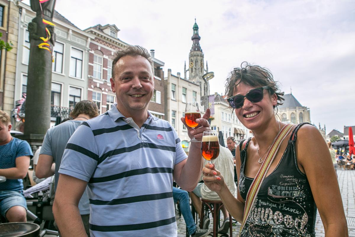 Meer dan 100 biertjes proeven in en bij kroegen op de Grote Markt.
