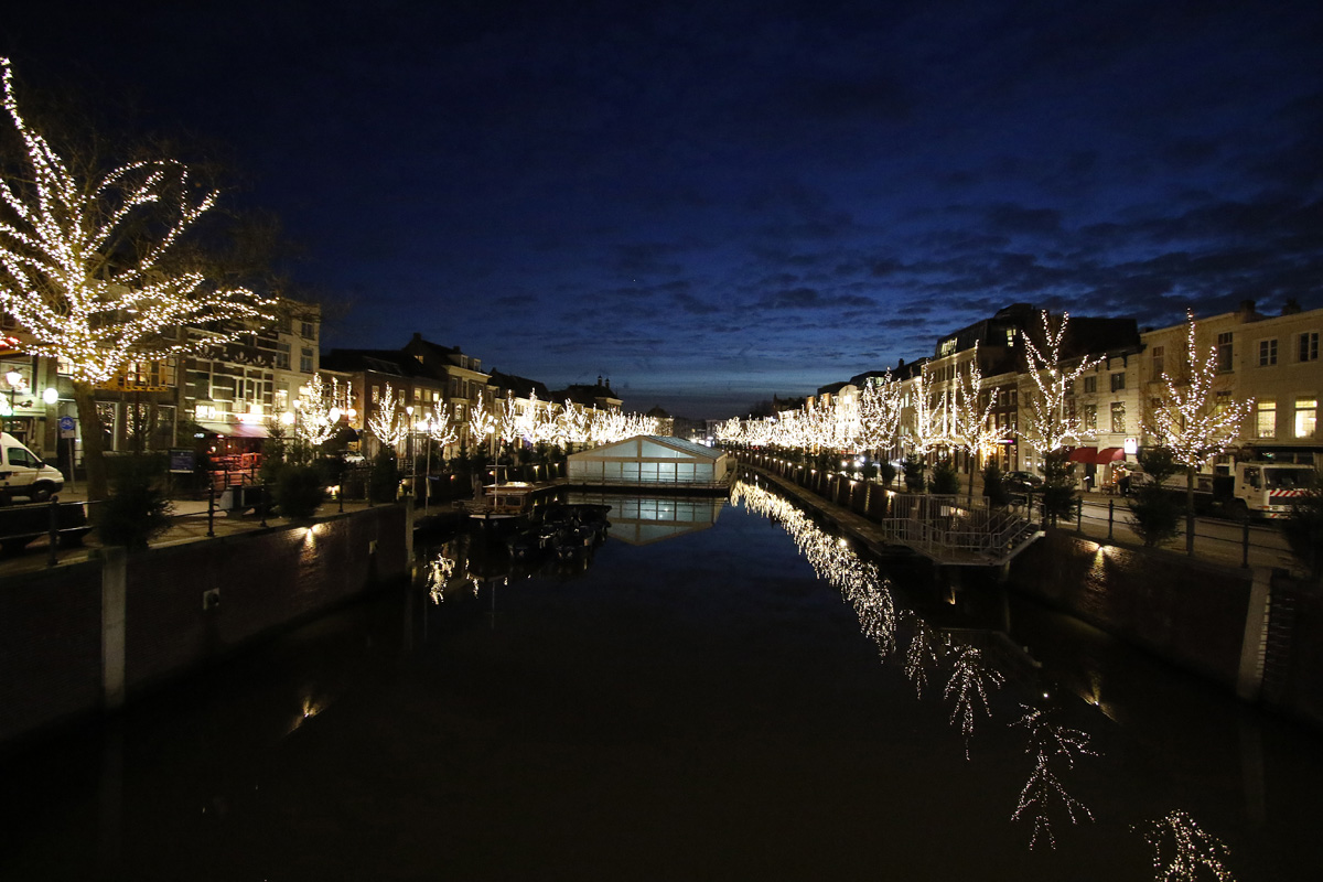 De Haven in het blauwe uurtje.