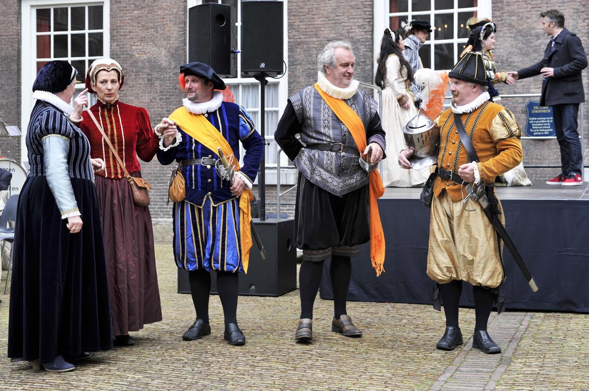 Breda Nassaustad op een regenachtige Tweede Pinksterdag. foto Janet Olde Wolbers