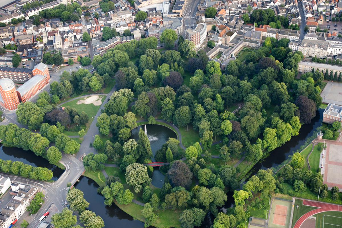 Breda uit de lucht gezien. foto Maj-Britta de Ruiter/Ad Ballon