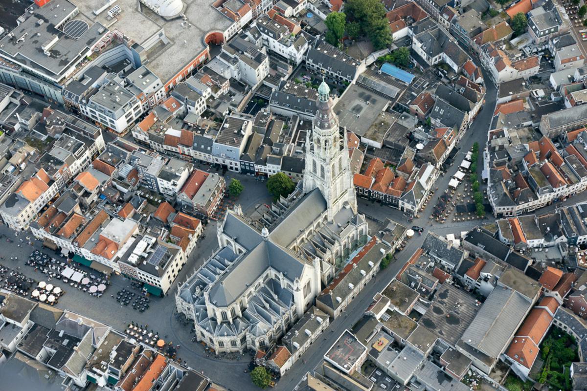 Breda uit de lucht gezien. foto Maj-Britta de Ruiter/Ad Ballon