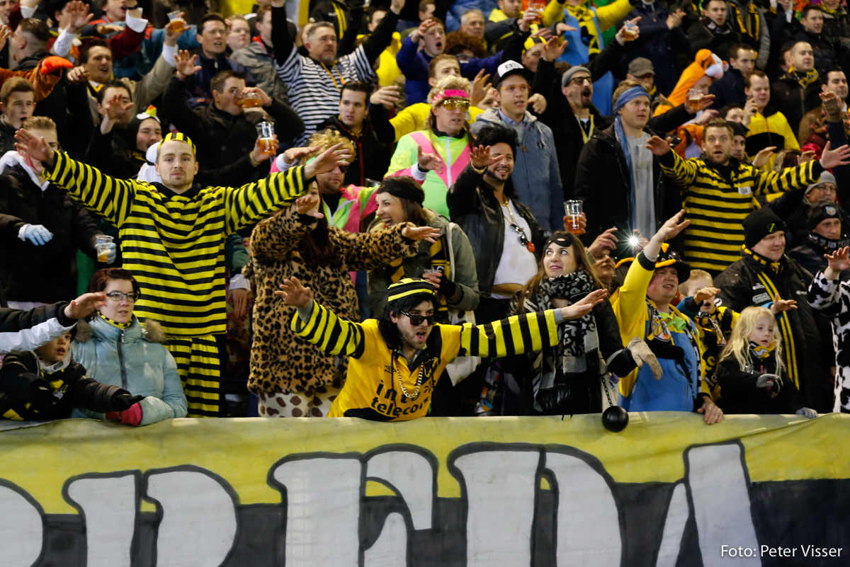 NAC-fans zijn massaal verkleed naar de eerste carnavalswedstrijd sinds jaren gekomen. NAC klopte Volendam met 1-0.