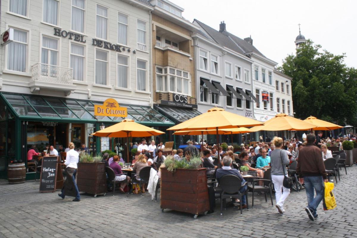 Het terras van de Colonie. foto Serge Mouthaan