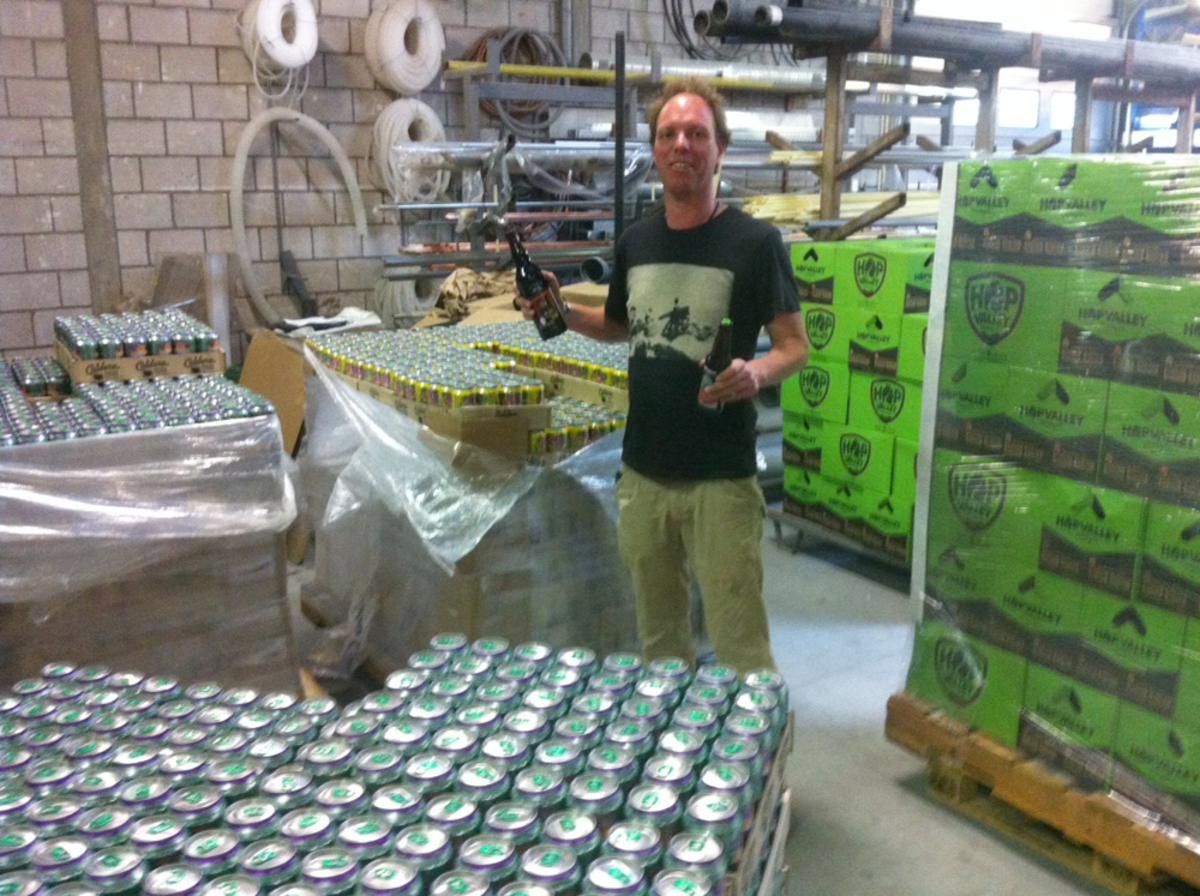 Corné Luyken importeert Amerikaans bier. Dit is de eerste lading.