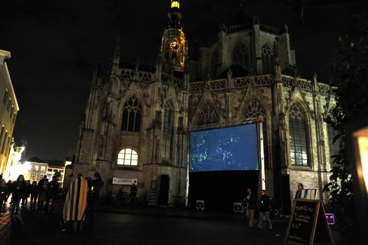 De binnenstad bruiste wederom tijdens de Cultuurnacht foto Janet Olde Wolbers
