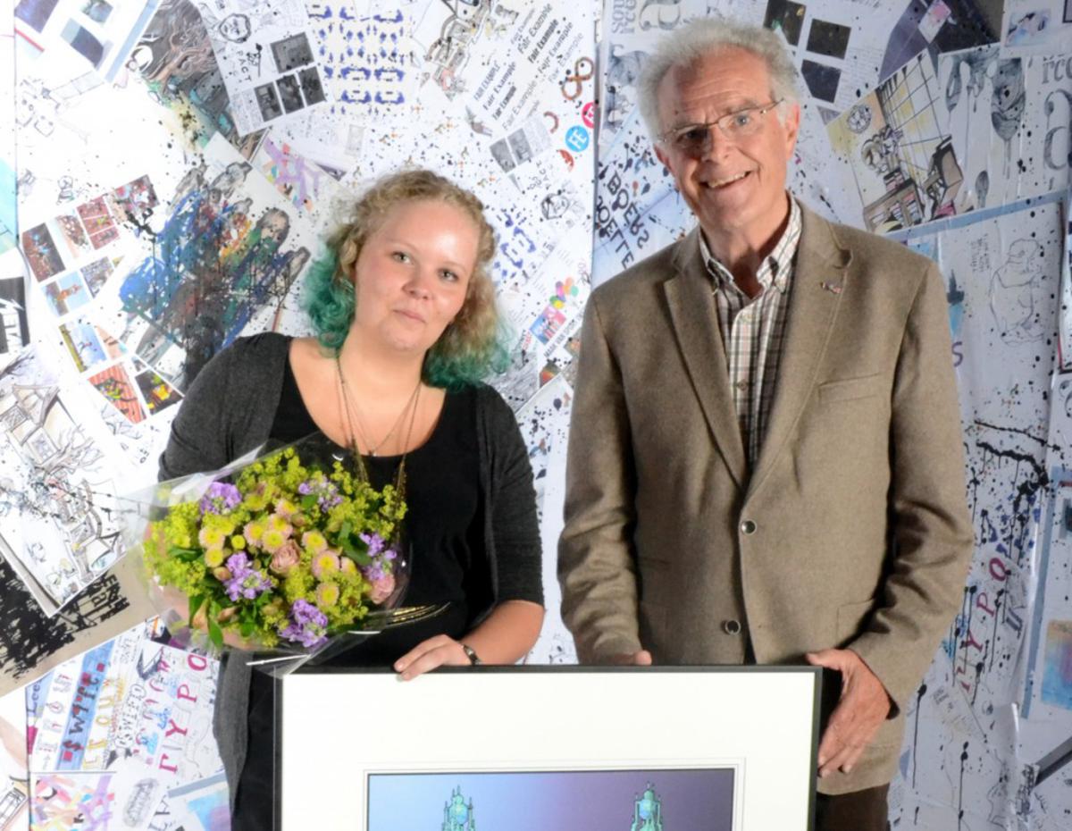 Aankomend St. Jooststudente Daisy van der Genugten ontving de Johannes Hendrik Meijerprijs. foto Peter de Vries