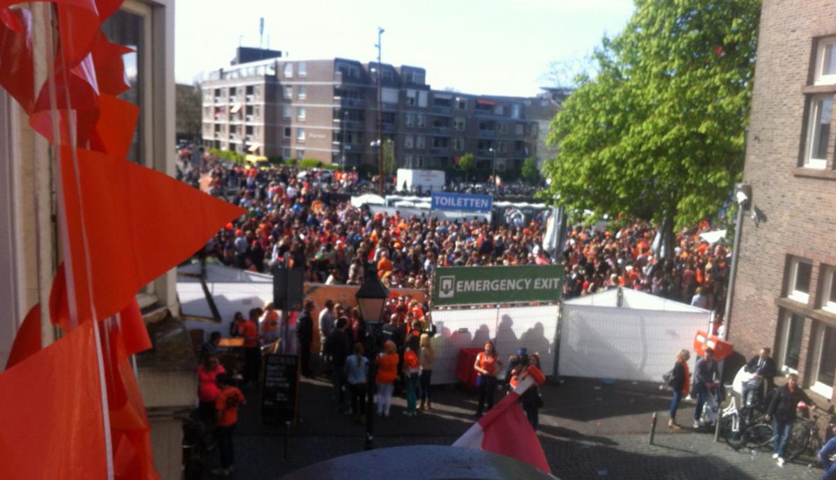 Alleen nog publiek eruit bij de Vismarktstraat. foto Tjerkovara