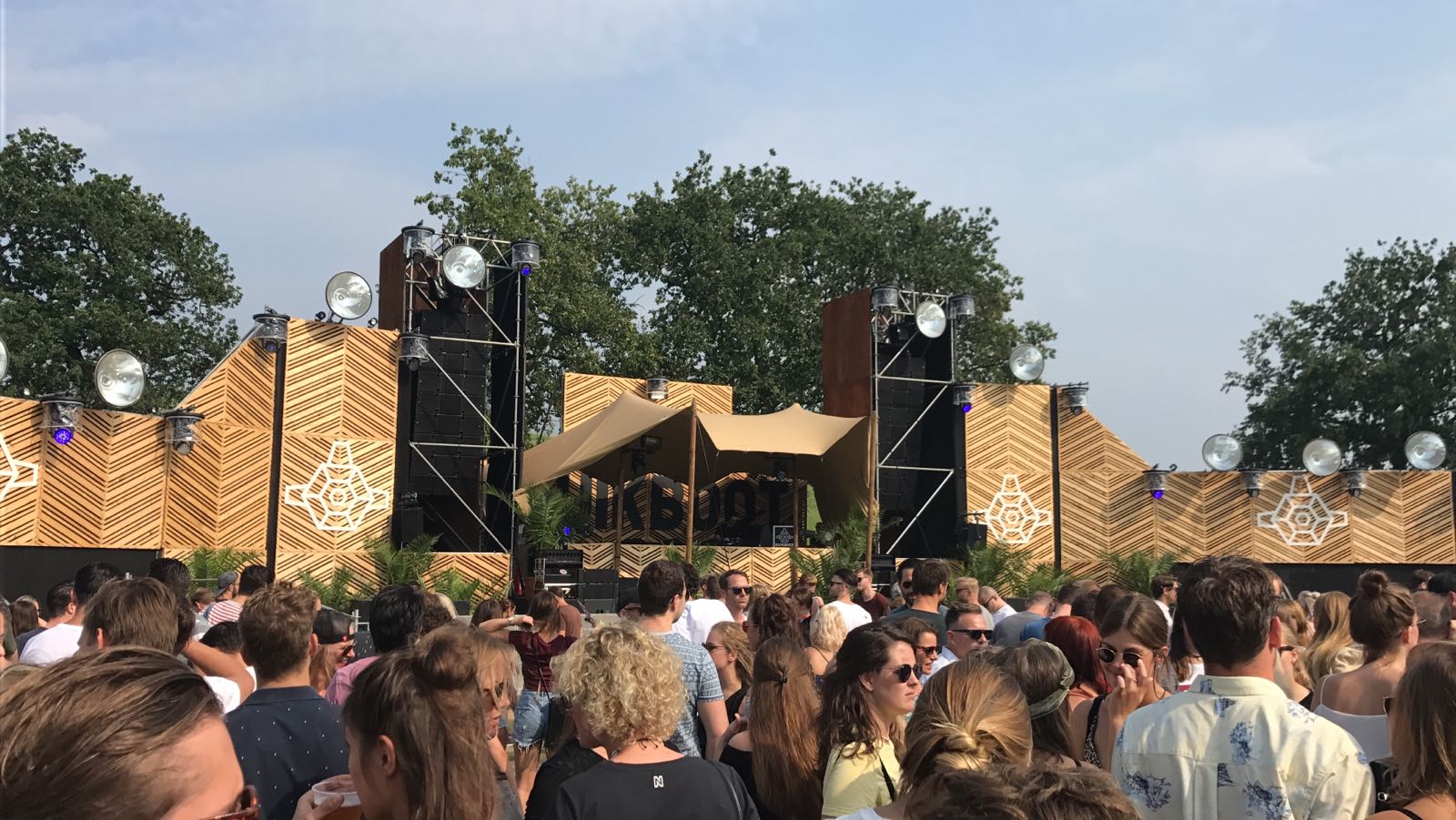 In het zomerzonnetje kopje onder gaan in Duikboot bij Breepark.