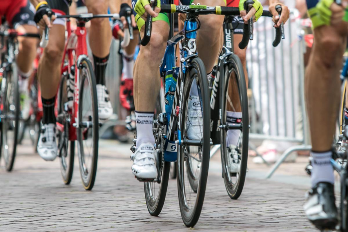 Een kleurrijke impressie van de tweede etappe van de Eneco Tour 2015, met start en finish in Breda.