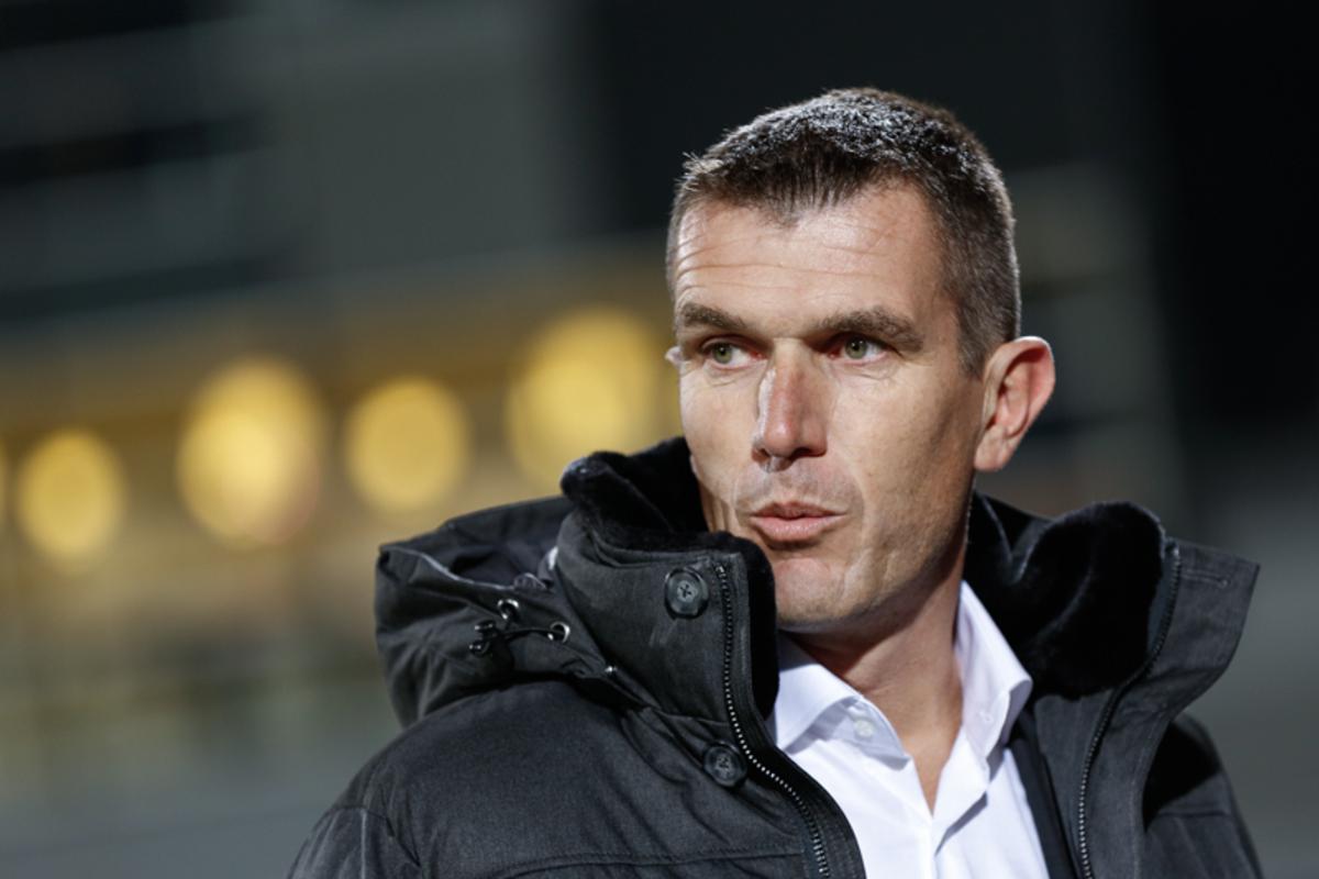 NAC wint zijn eerste wedstrijd met Marinus Dijkhuizen op de bank met 1-6 bij Oss.