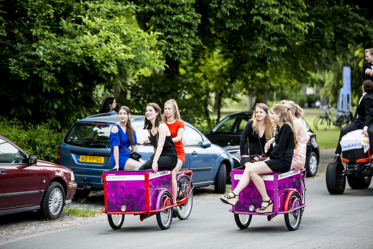 Op weg naar het eindexamengala van het OLV, dinsdag 23 mei 2017.