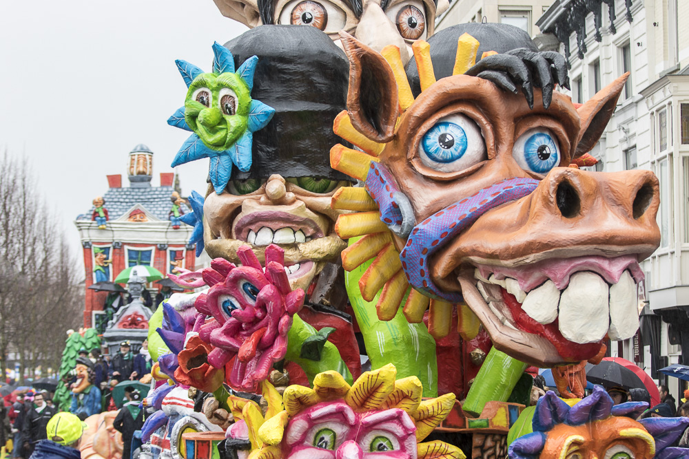 De route werd ingekort en het werd natter en natter, maar hij is doorgegaan: de Grote Optocht van 't Kielegat 2017.