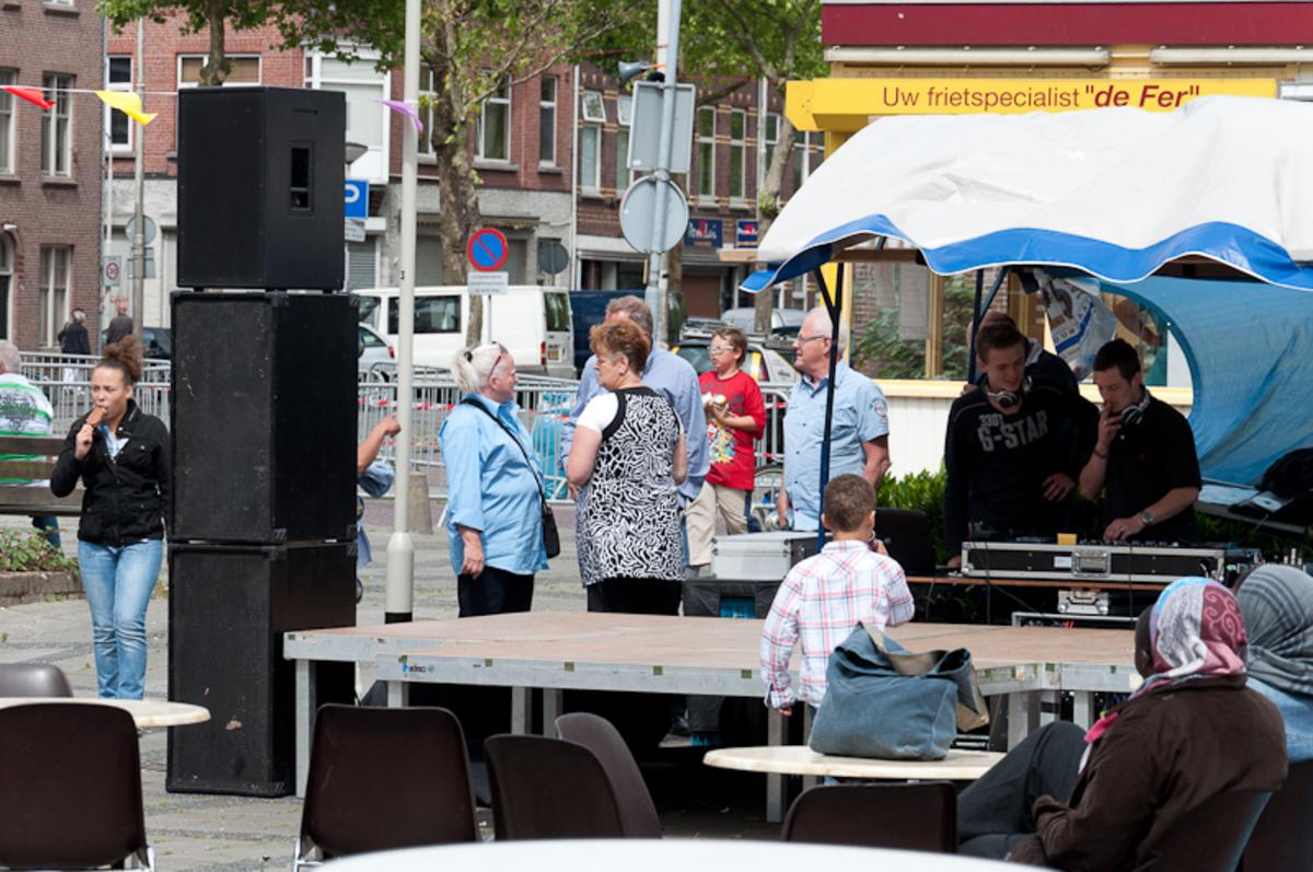Het eerste Haagpoort Evenement. Compleet met wielerronde. foto Thaddeuz