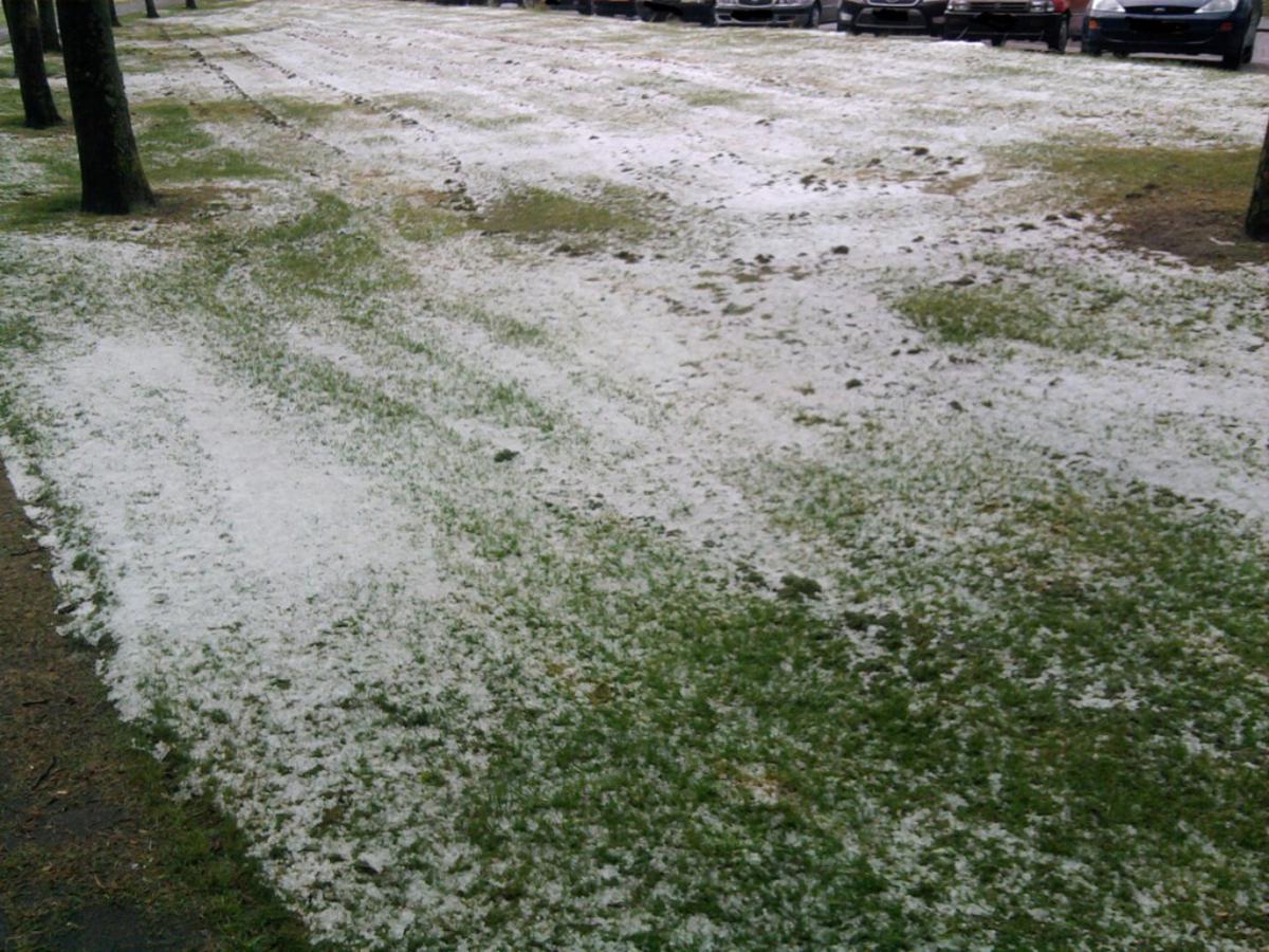 De hagel van dinsdag 15 mei toverde Breda even in winterse sferen.