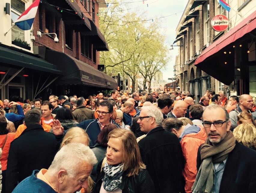 Volle bak in de Halstraat.