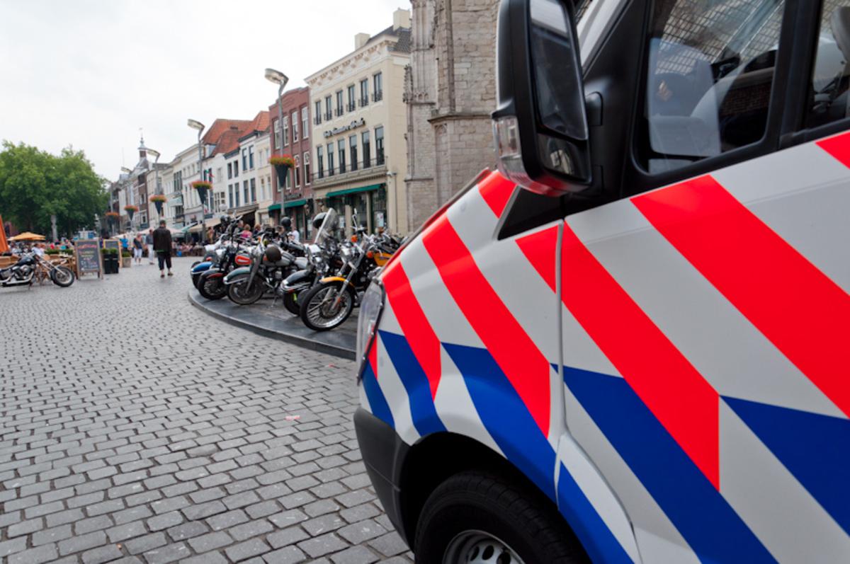 Geen officiële Harley Dag, wel Harleys. En veel politie in Breda. foto Thaddeuz