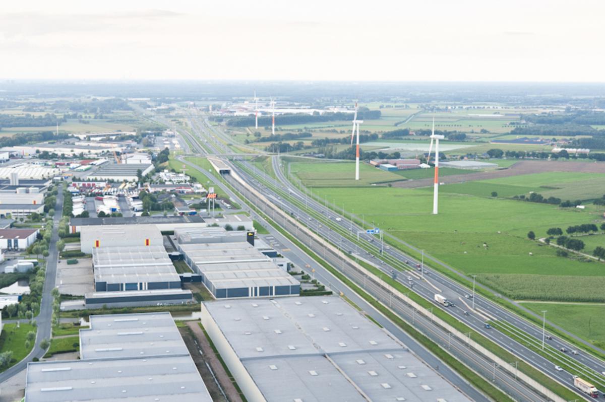 Bedrijventerrein Hazeldonk op de grens van Nederland en België. foto Guido van der Kroef
