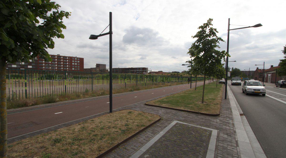 Hekwerk met gedicht Liniestraat.