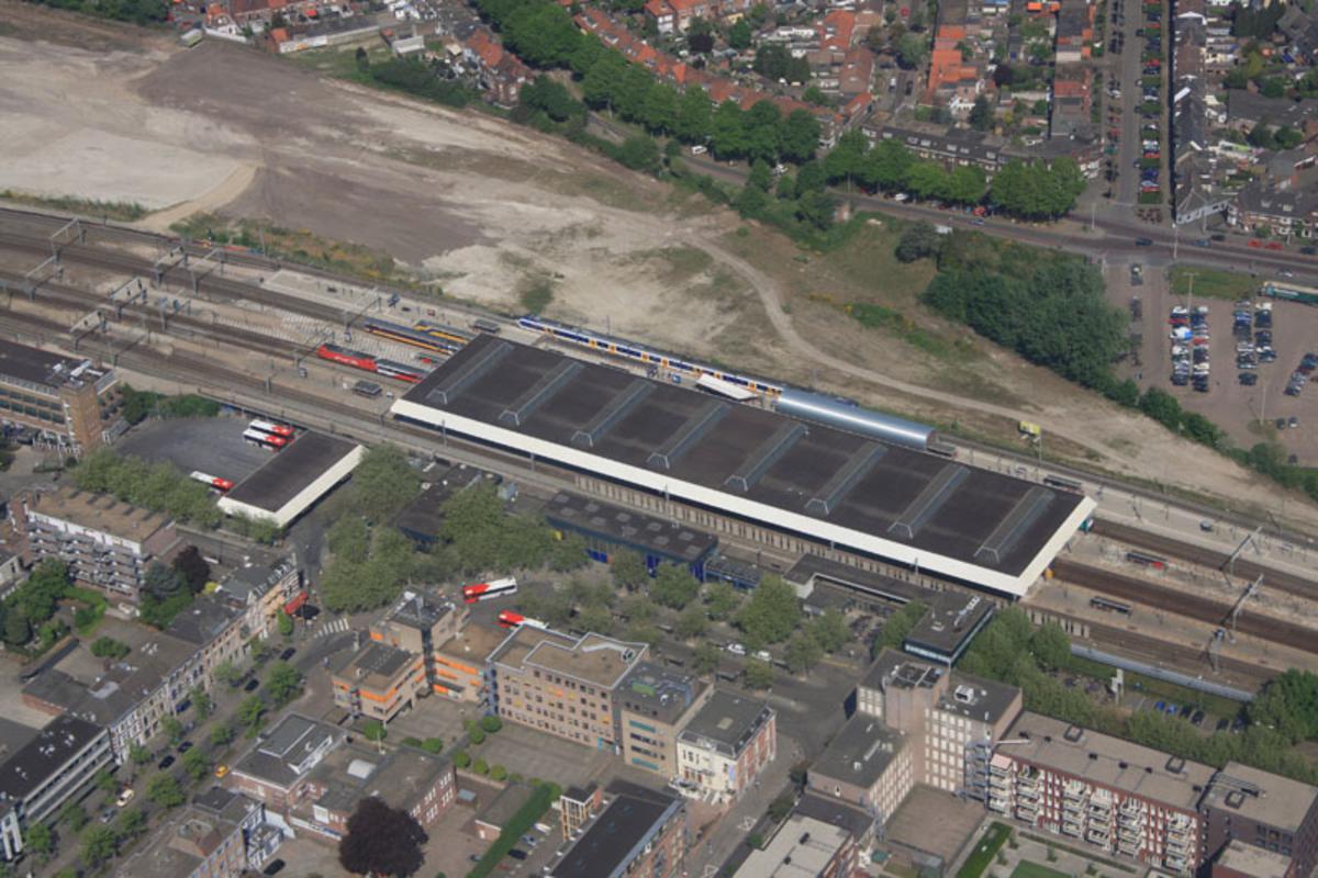 Rondvlucht op Tweede Paasdag boven Breda met Helicentre.nl.