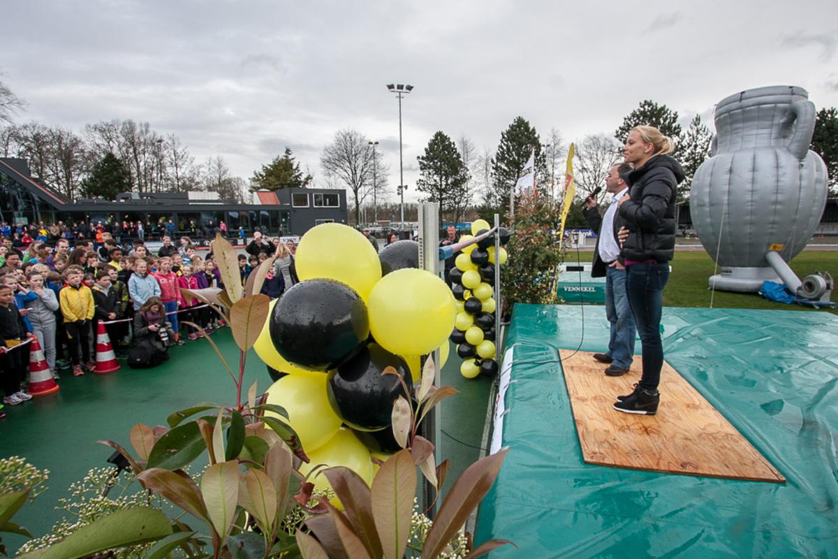 Wereldkampioene Nadine Broersen is zaterdag 22 maart gehuldigd bij Sprint. foto Jorgen Janssens