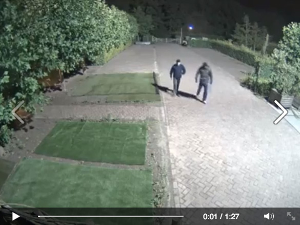 Een screenshot uit een van de twee video