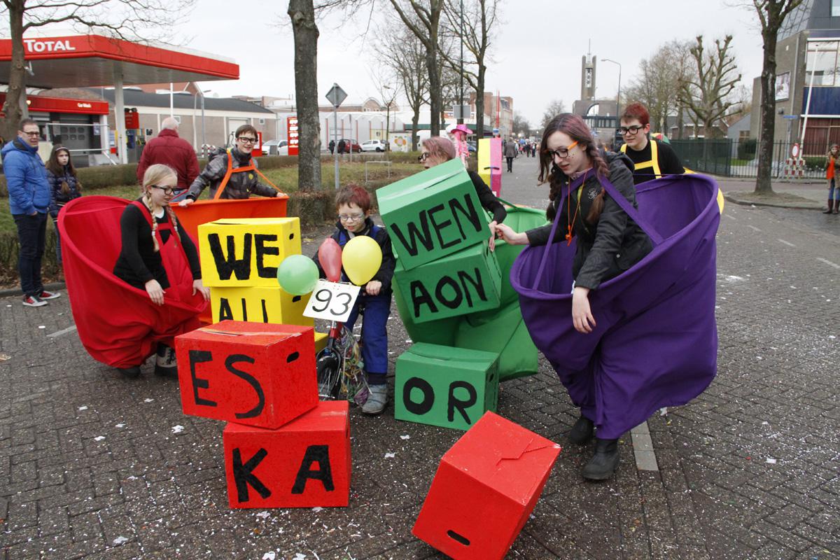 Alles Veur Mekaor: de leuze van 2015. Het zorgde weer voor mooie creaties in Prinsenbeek.