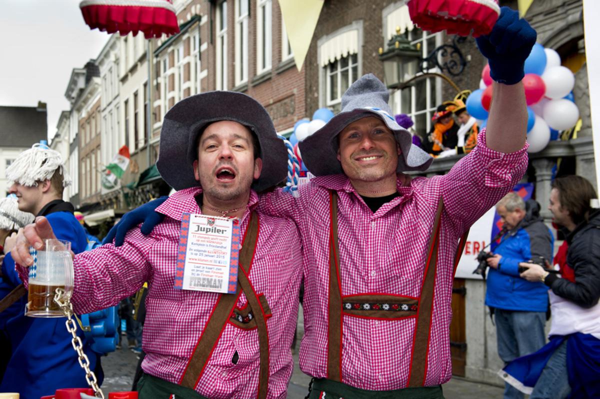 Langs 11 + 11 tot Friese steden en bezienswaardigheden omgetoverde cafés voor het Klunen in Breda. foto Janet Olde Wolbers