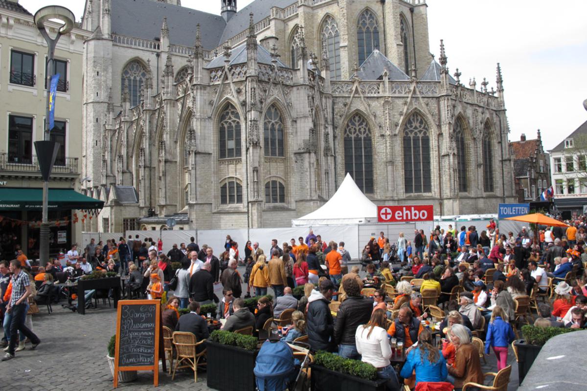 Koninginnedag: gezellig druk in de binnenstad. foto Noortje Nijs