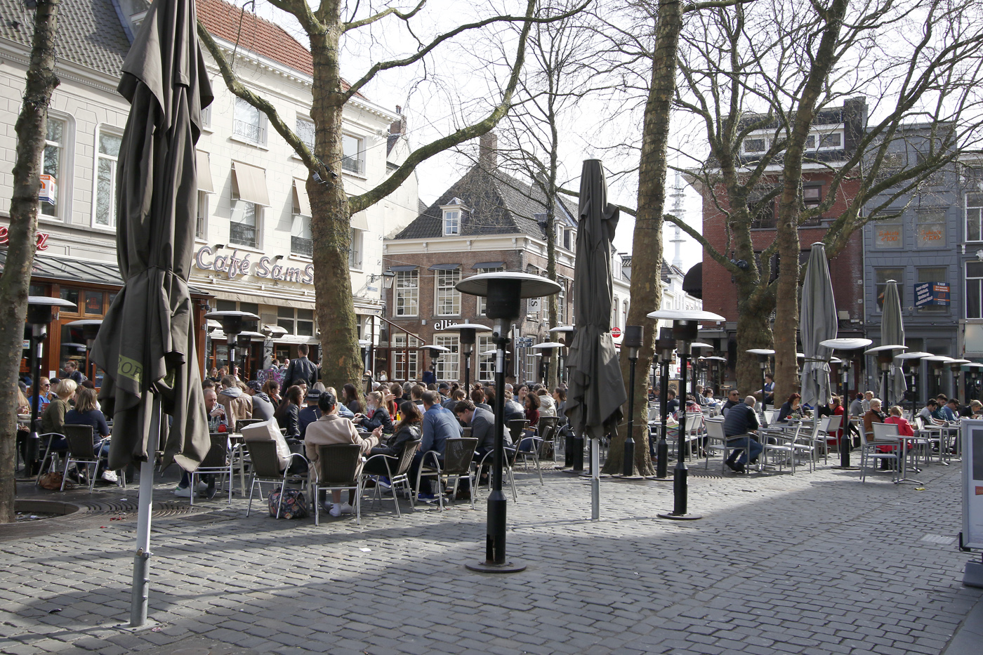 14 maart en het is tussen de middag aangenaam warm in Breda.