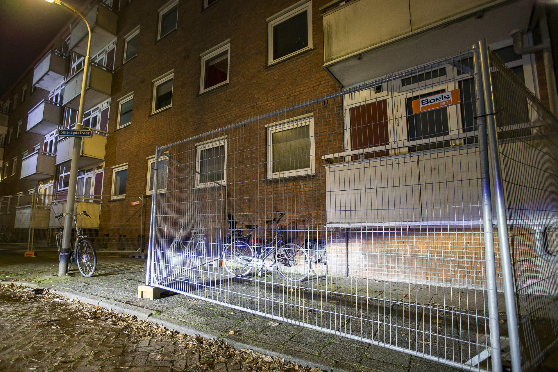 Balkons aan de Smaragdstraat in Breda zijn afgezet.