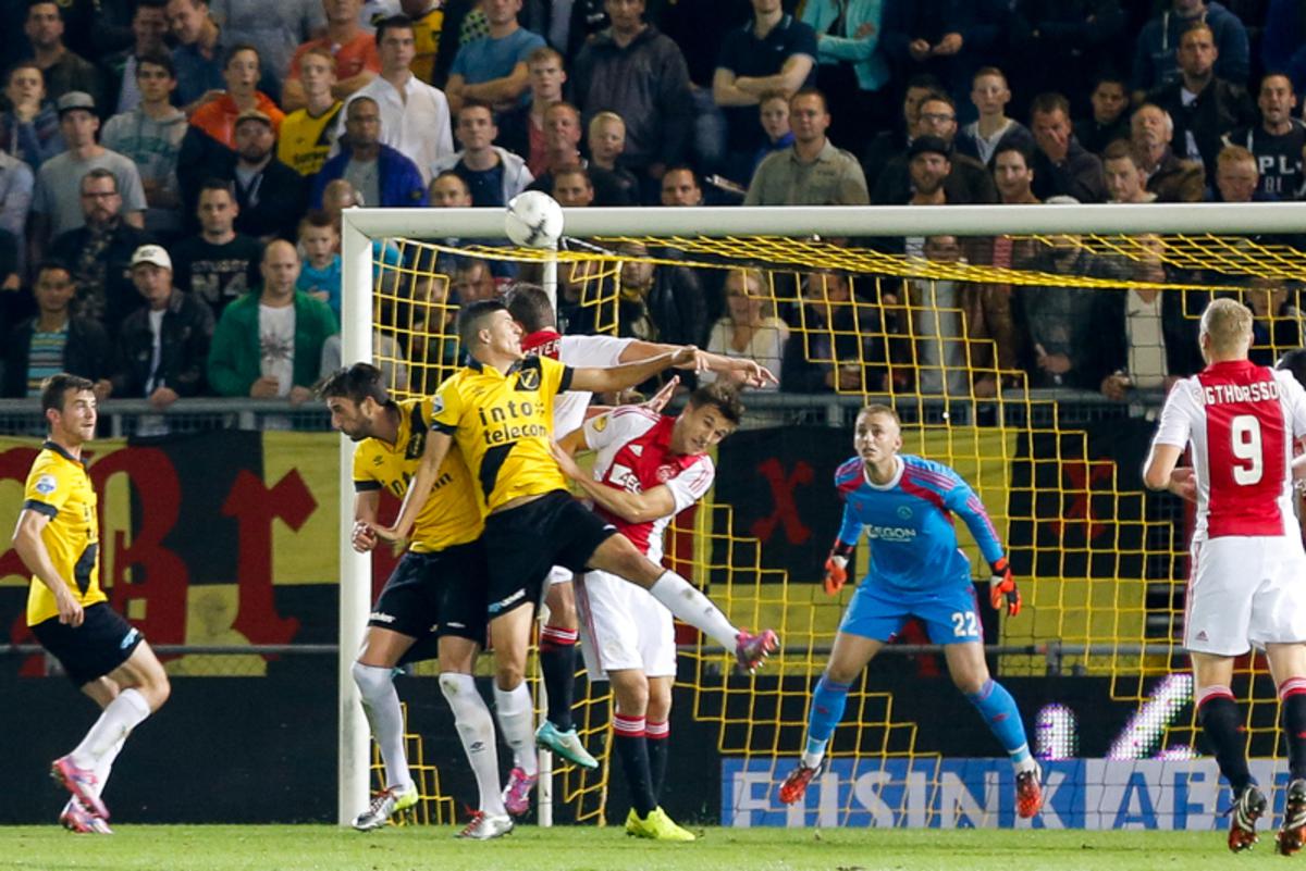 NAC verliest met 2-5 van Ajax. Perica scoort beide Bredase doelpunten.