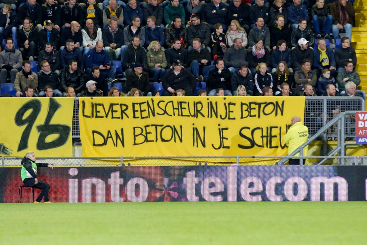 NAC verloor zaterdag 8 november 2014 met 0-1 van AZ. Nemanja Gudelj maakte het enige doelpunt.