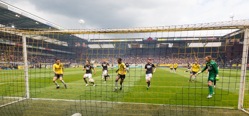 NAC wint met 2-0 en gaat door naar de finale van de play-offs.