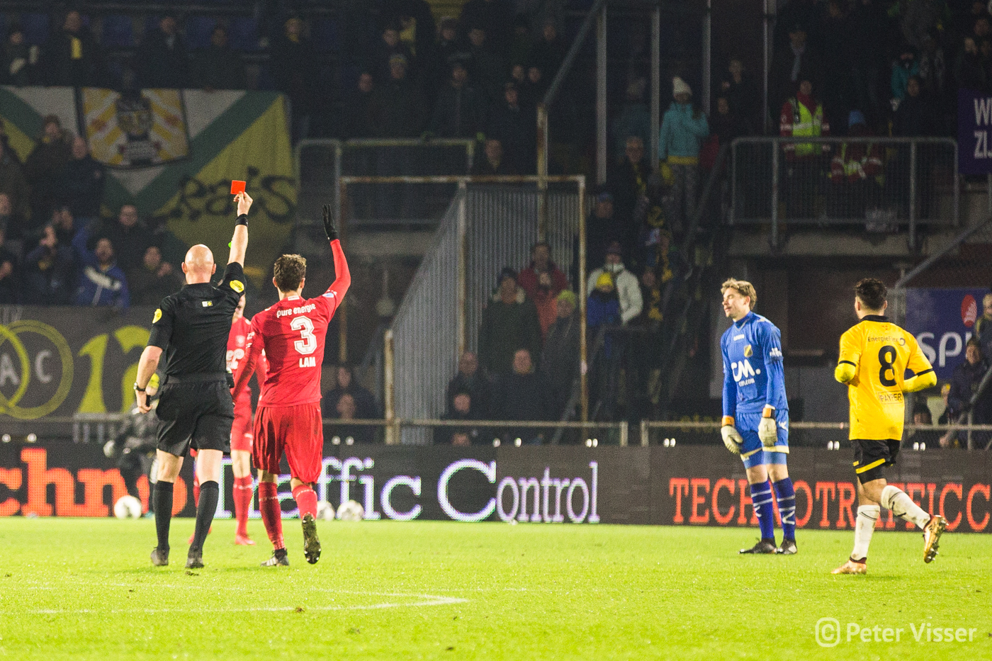 NAC heeft dinsdag 12 december met 1-2 verloren van FC Twente.