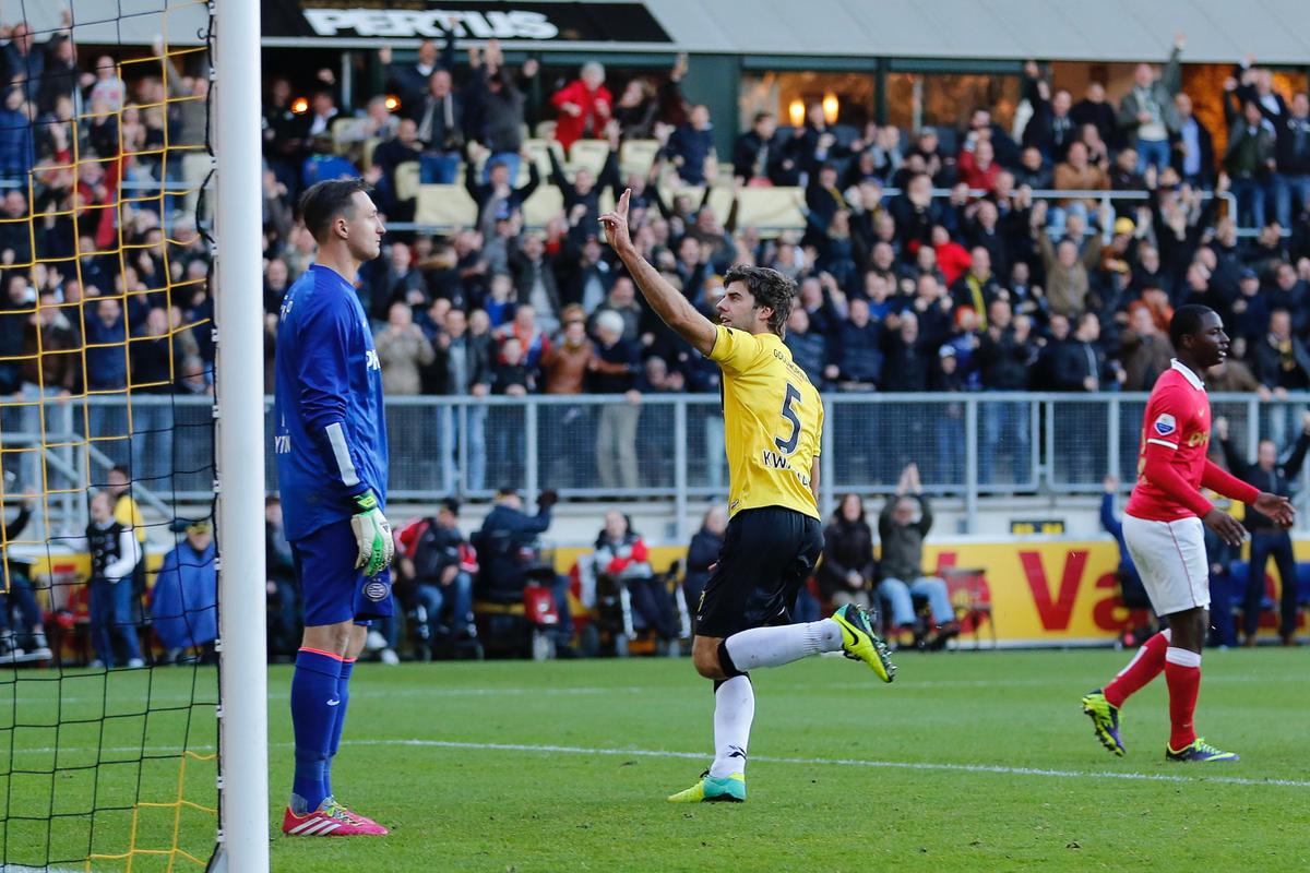 NAC wint met 2-1 van PSV. foto Peter Visser