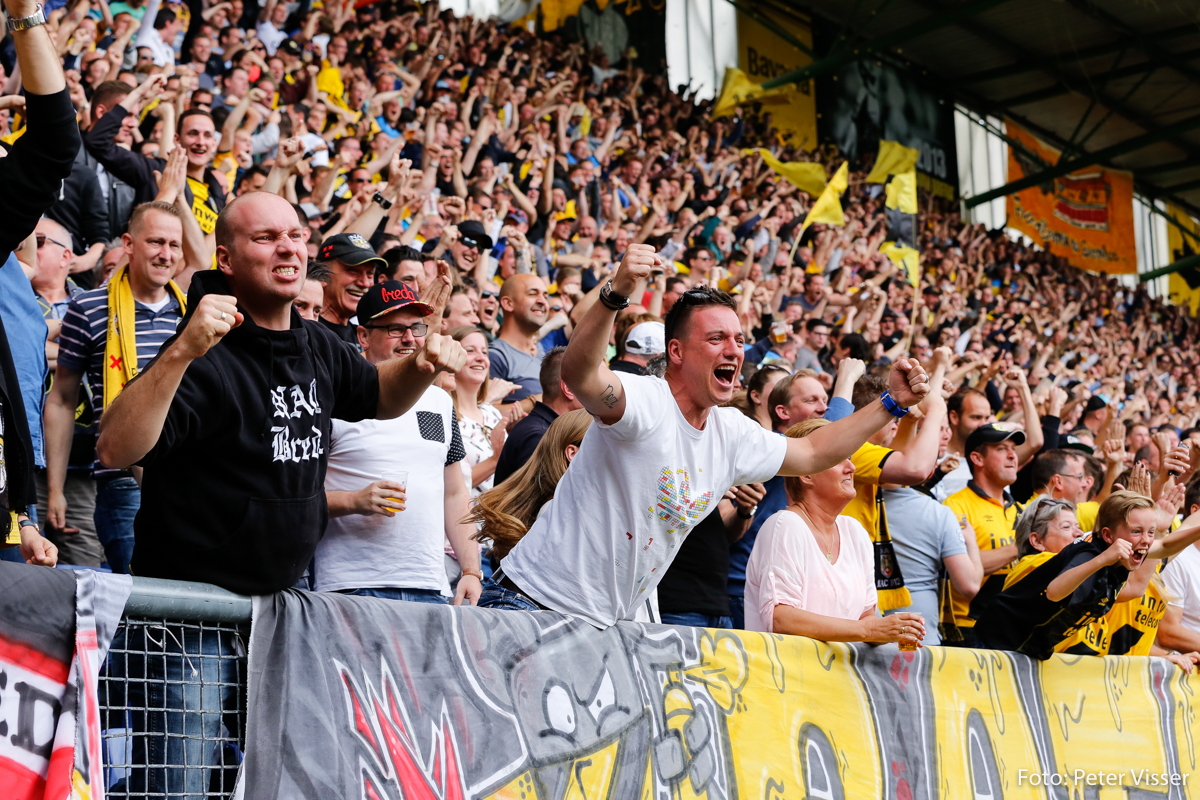NAC-fans vermaakten zich zondagmiddag prima tijdens de play-offwedstrijd tegen Volendam.