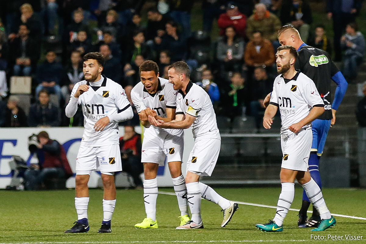 NAC wint met 0-4 bij koploper VVV. Het is de vierde overwinning op rij voor de Bredanaars.