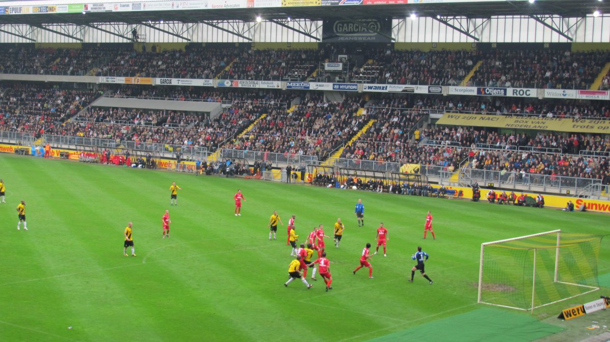 NAC opent eerste zakelijke staantribune van Nederland