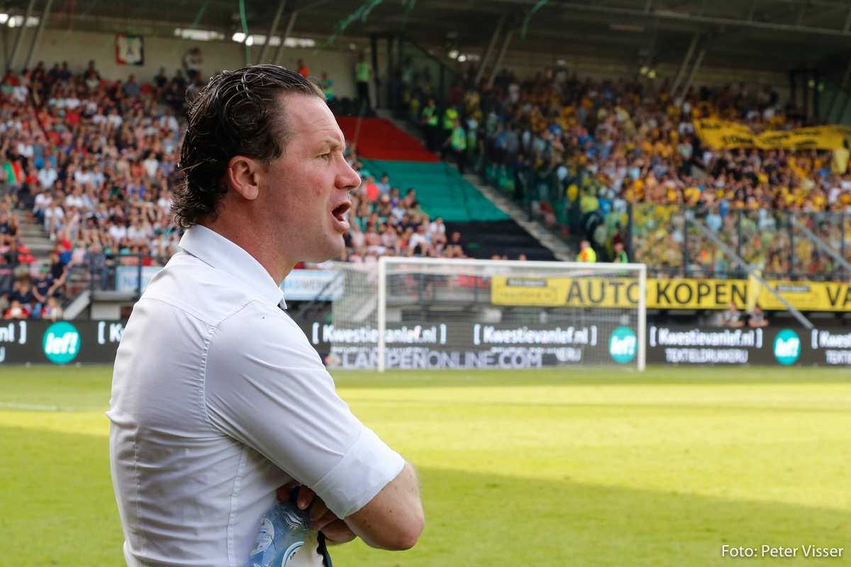 Trainer Stijn Vreven. NAC overloopt NEC in Nijmegen. Na de 1-4winst is de eredivisie zeker.