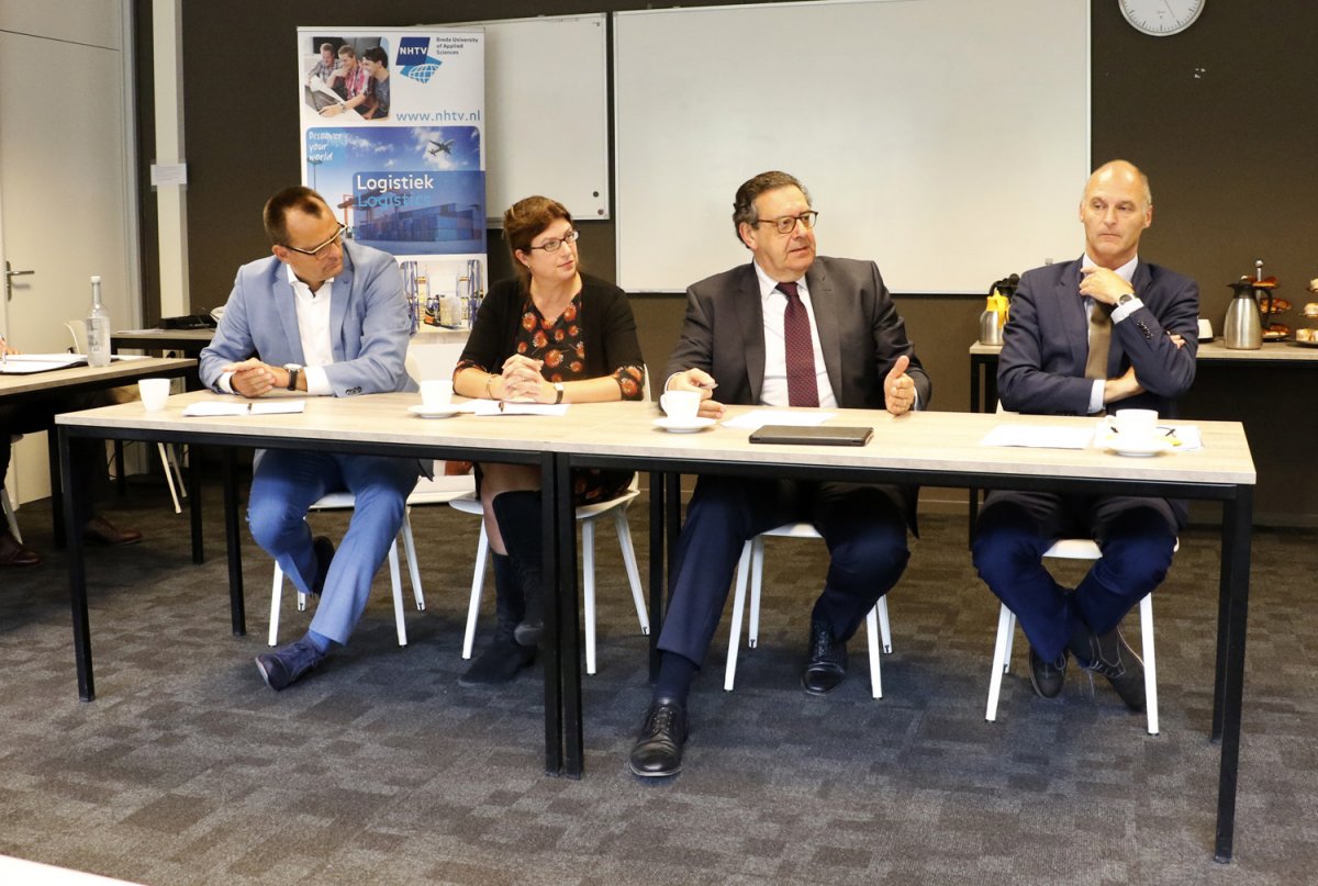 Jack Zagers, Miriam Haagh, Bert Pauli en Nico van Os tijdens de presentatie van Logistics Community Brabant bij NHTV.