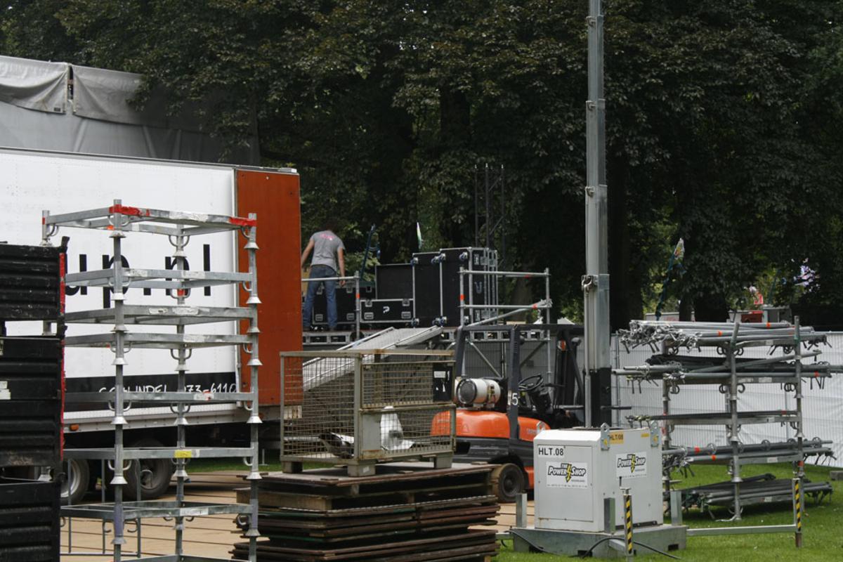 Breda Barst wordt opgebouwd in Park Valkenberg. Het festival vindt plaats op 15 en 16 september. foto Marcus Carlitz