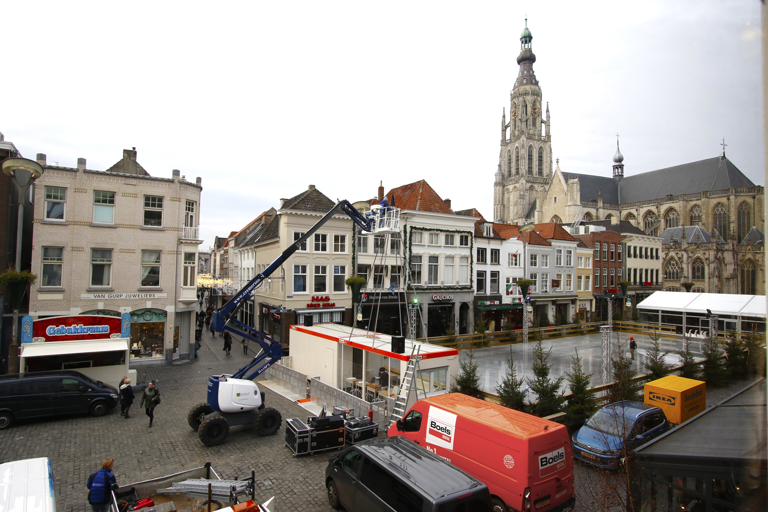 Winterland 2017 is in aanbouw. Van 20 tot en met 30 december is het Bredase centrum omgebouwd tot kerstmarkt inclusief ijsbaan.